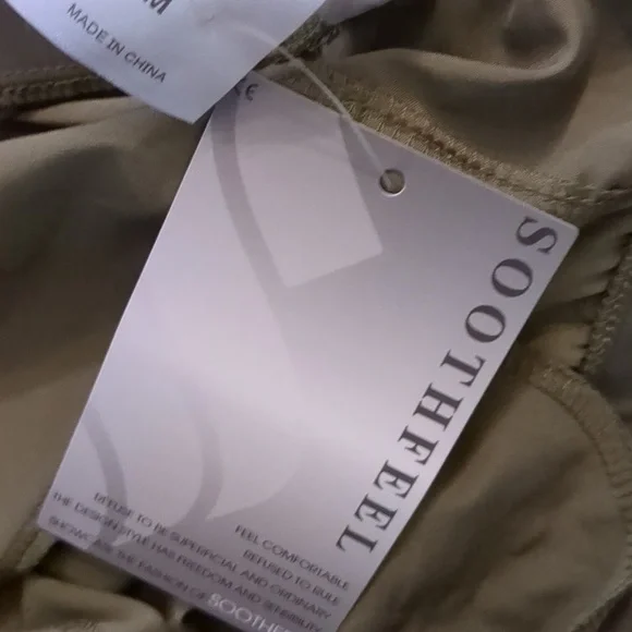 Soothfeel green shorts size Medium